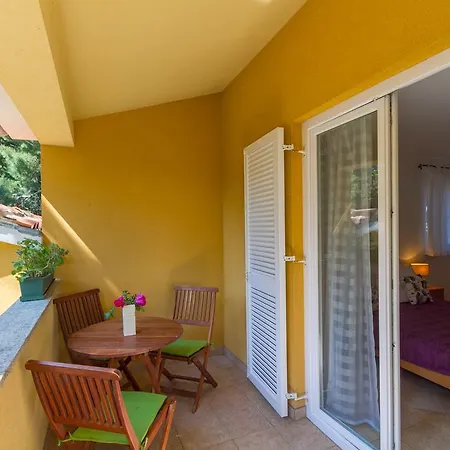 Franulovic Apartments Premantura Exterior photo