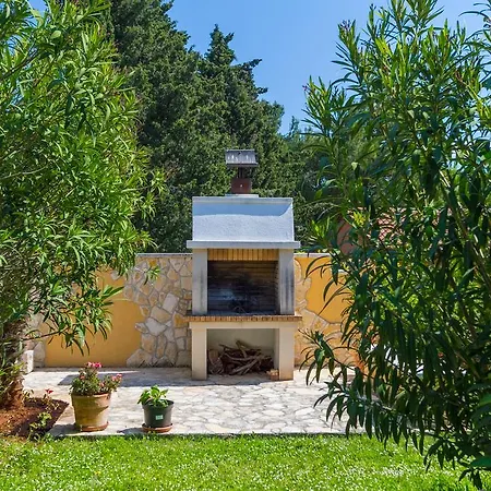 Franulovic Apartments Premantura Exterior photo